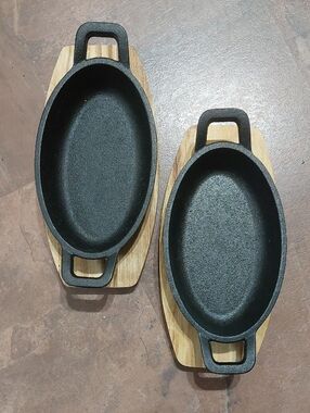 Set Of 2 Cast Iron Oval Skillet Sizzle Server with Wood Trivet - Black